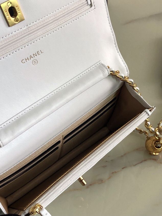 2020 CC original lambskin wallet on chain AP1450 white