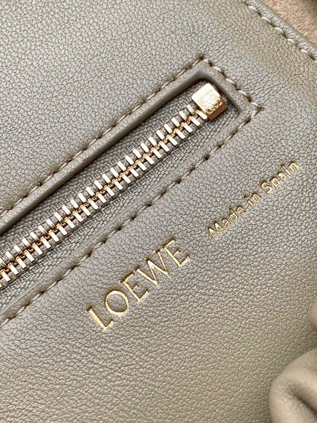 Loewe original lambskin medium squeeze bag A914Q37 light green