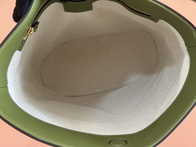GG original calfskin 73 medium bucket bag 833660 green