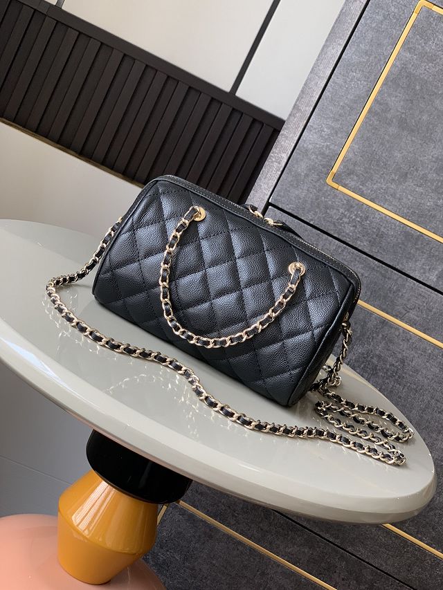 CC original grained calfskin clutch with chain AP4515 black