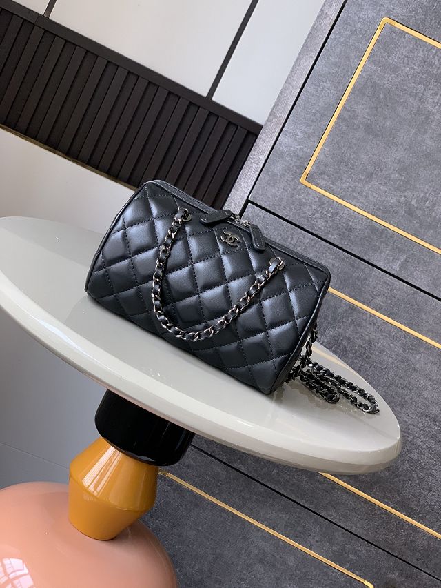 CC original lambskin clutch with chain AP4515 black