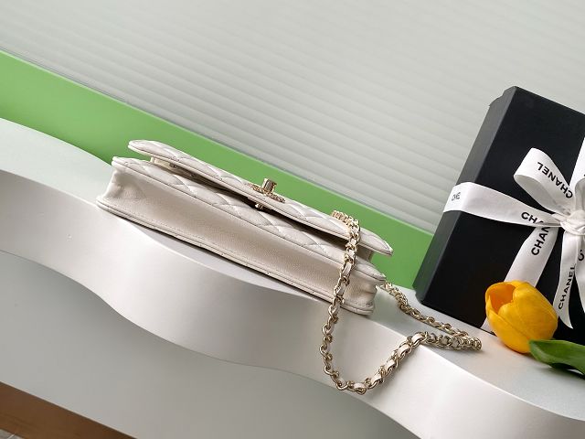 CC original lambskin wallet on chain AP4323 white