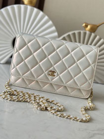 CC original iridescent lambskin wallet on chain AP0250 white