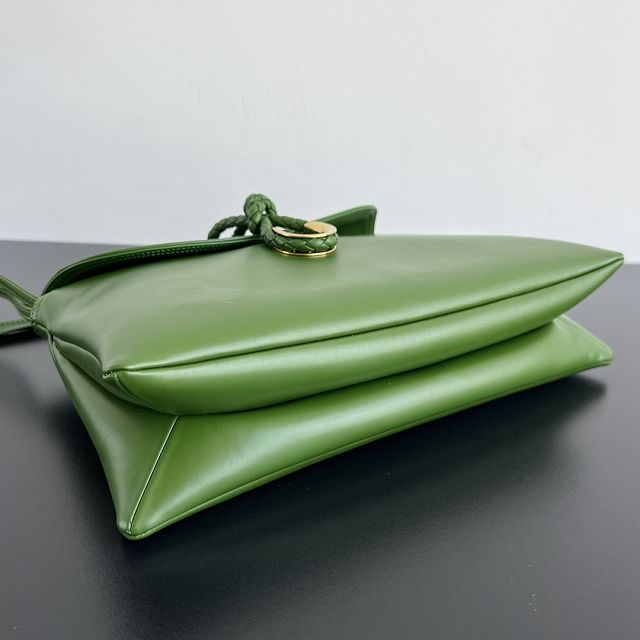 BV original calfskin medium liberta bag 806034 green