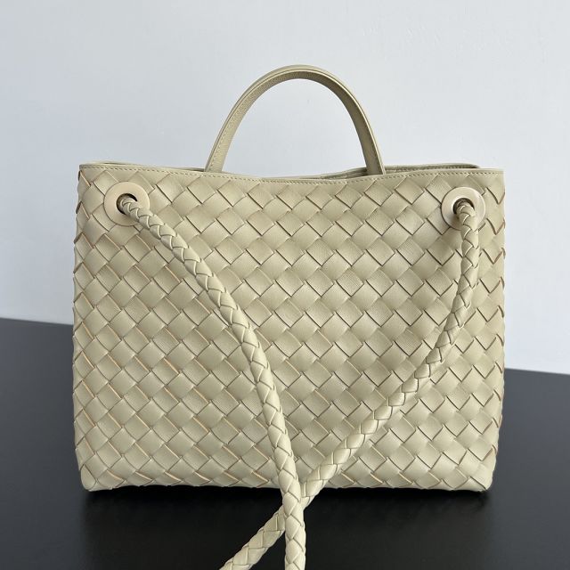 BV original lambskin small andiamo 743568 cream