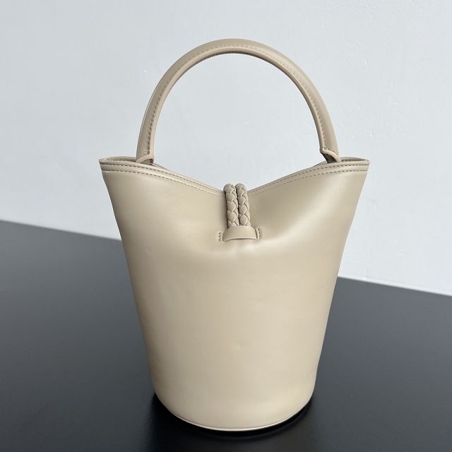 BV original calfskin small liberta bucket bag 815244 ecru