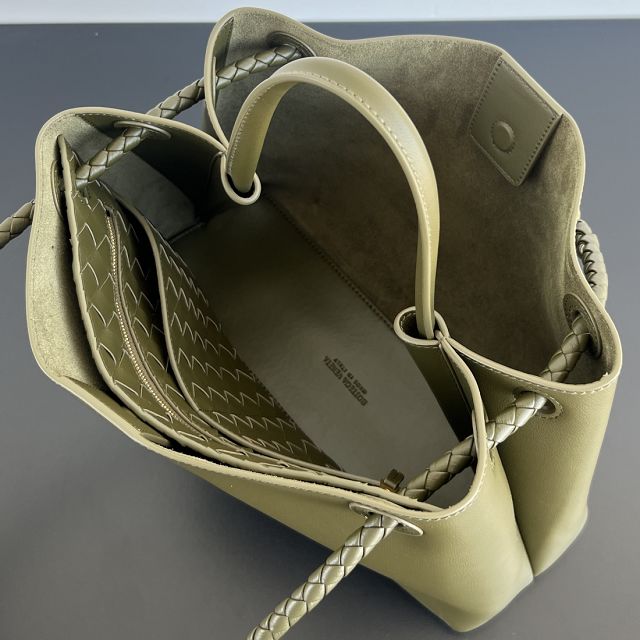 BV original calfskin medium andiamo bag 810214 olive