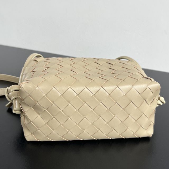 BV original lambskin loop top handle bag 796615 cream