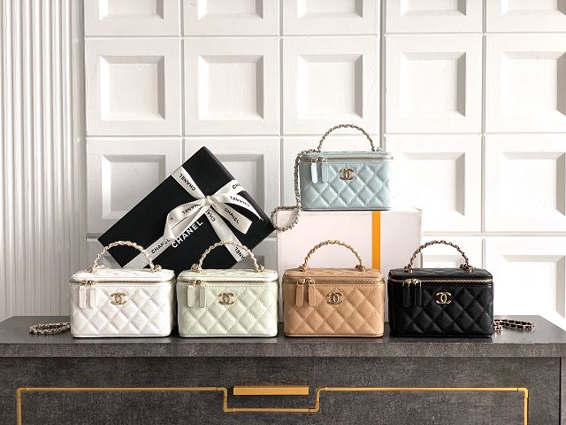 CC original grained calfskin vanity with chain AP4940