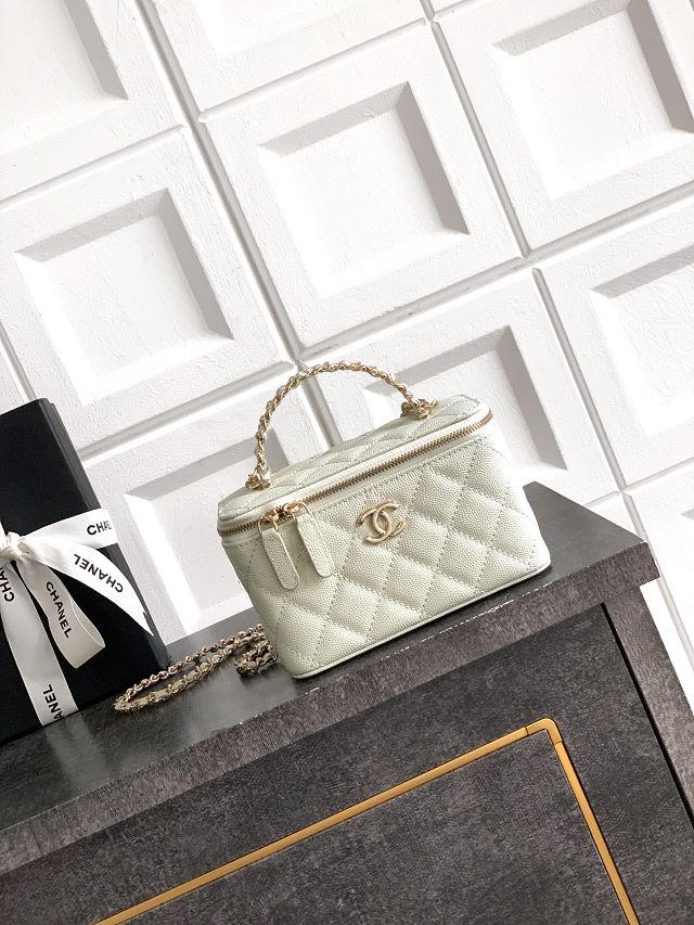 CC original grained calfskin vanity with chain AP4940