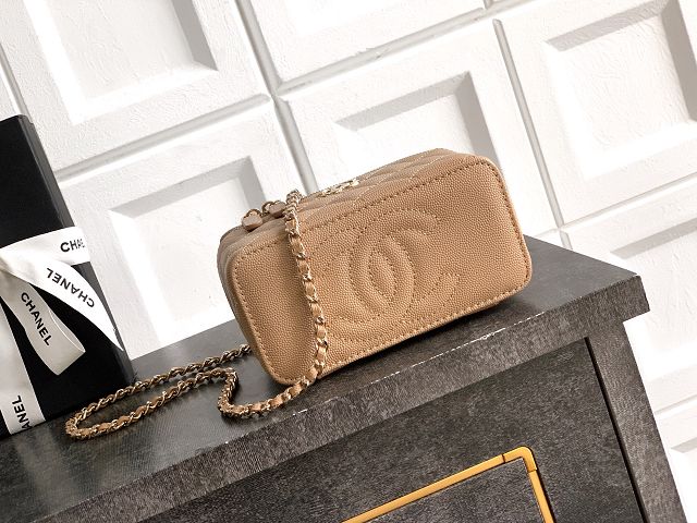 CC original grained calfskin vanity with chain AP4940