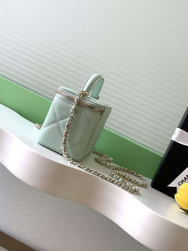 CC original grained calfskin vanity with chain AP4936 green