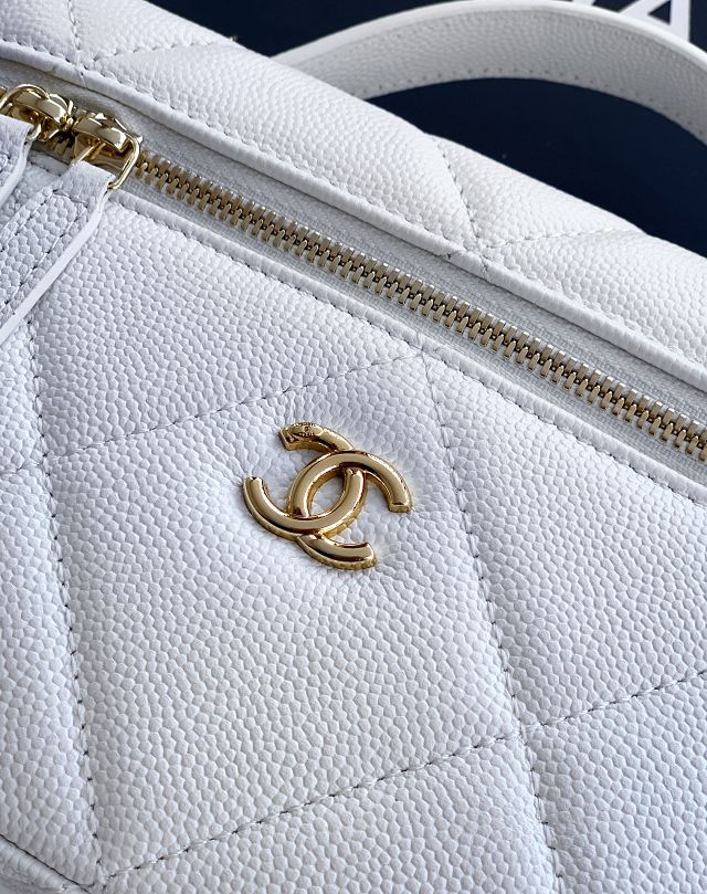 CC original grained calfskin vanity with chain AP4936 white