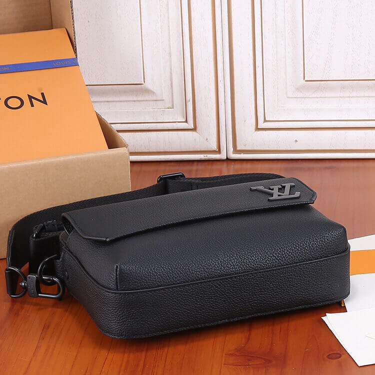 Replica LV Fastline Messenger M22482 (5)