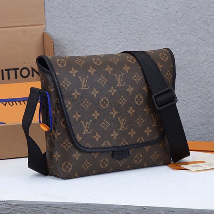 Replica LV Magnetic Messenger M45557 (3)