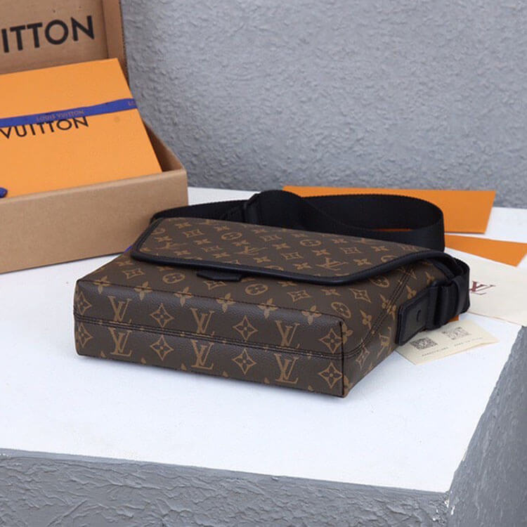 Replica LV Magnetic Messenger M45557 (5)