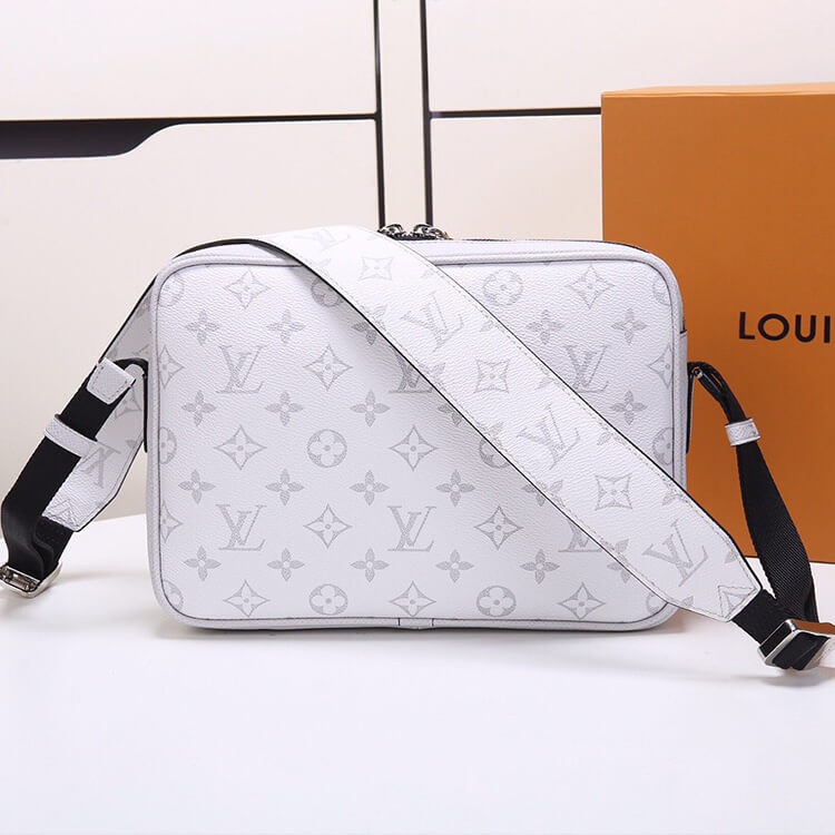 Replica LV Outdoor Messenger M30243 (3)