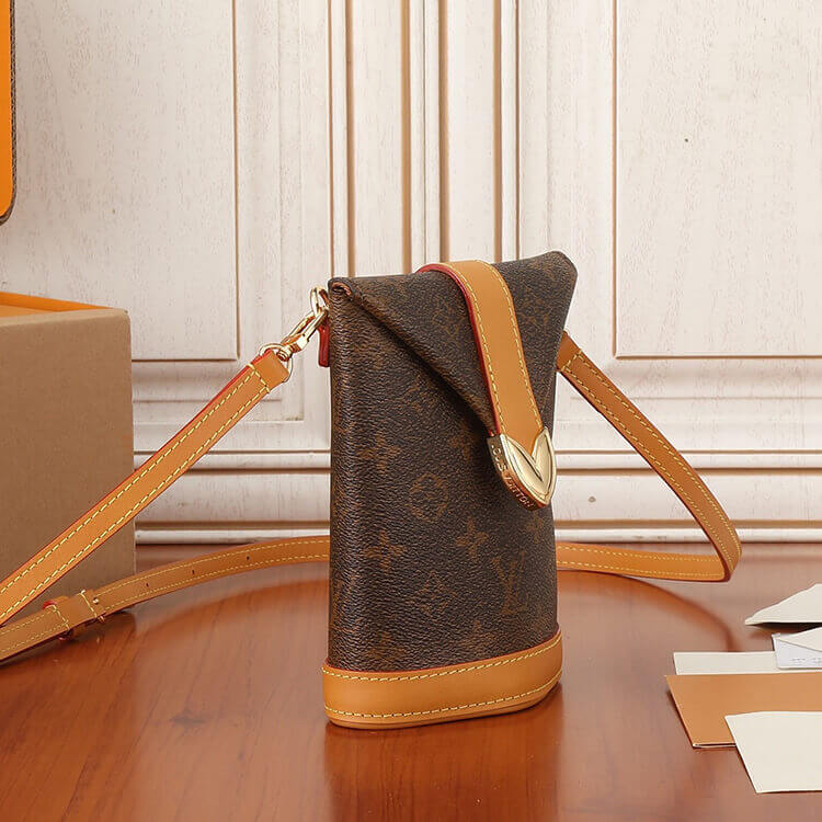 Replica LV Envelope Pouch M11629 (3)