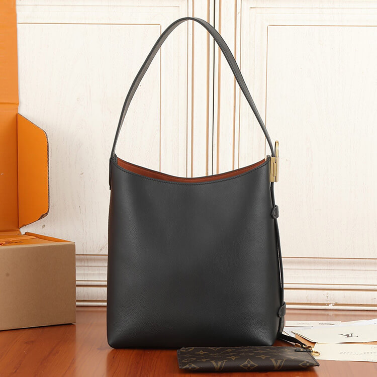 Replica LV Low Key Hobo PM M25352 (4)