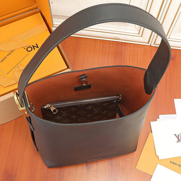 Replica LV Low Key Hobo PM M25352 (6)