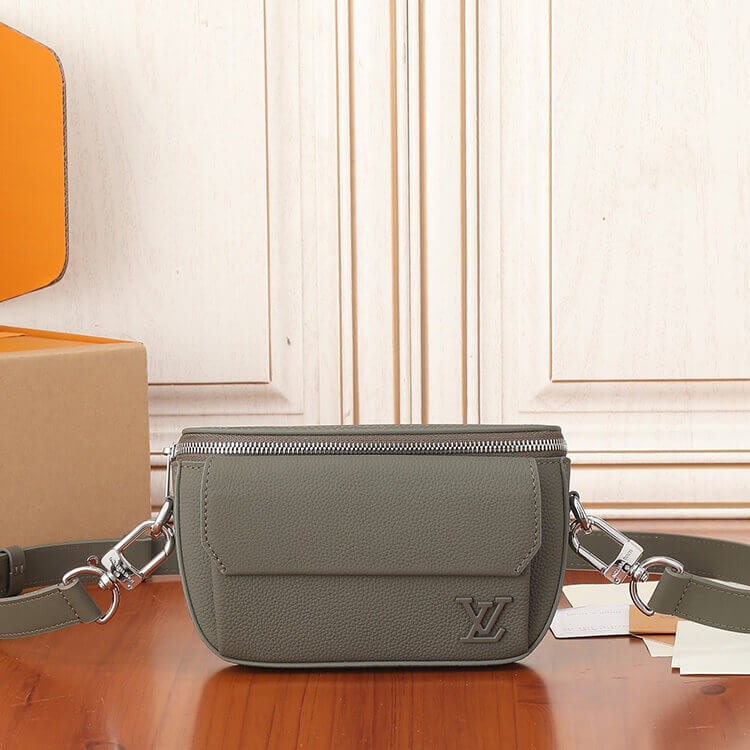 Replica LV Pilot Wearable Wallet M83560 (2)