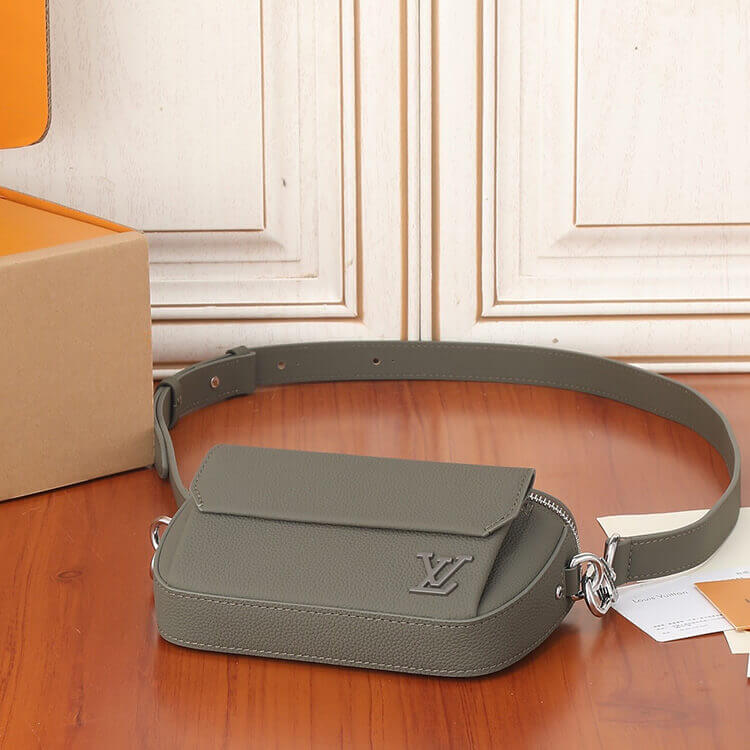 Replica LV Pilot Wearable Wallet M83560 (5)