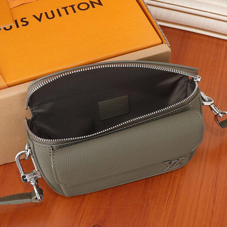 Replica LV Pilot Wearable Wallet M83560 (6)