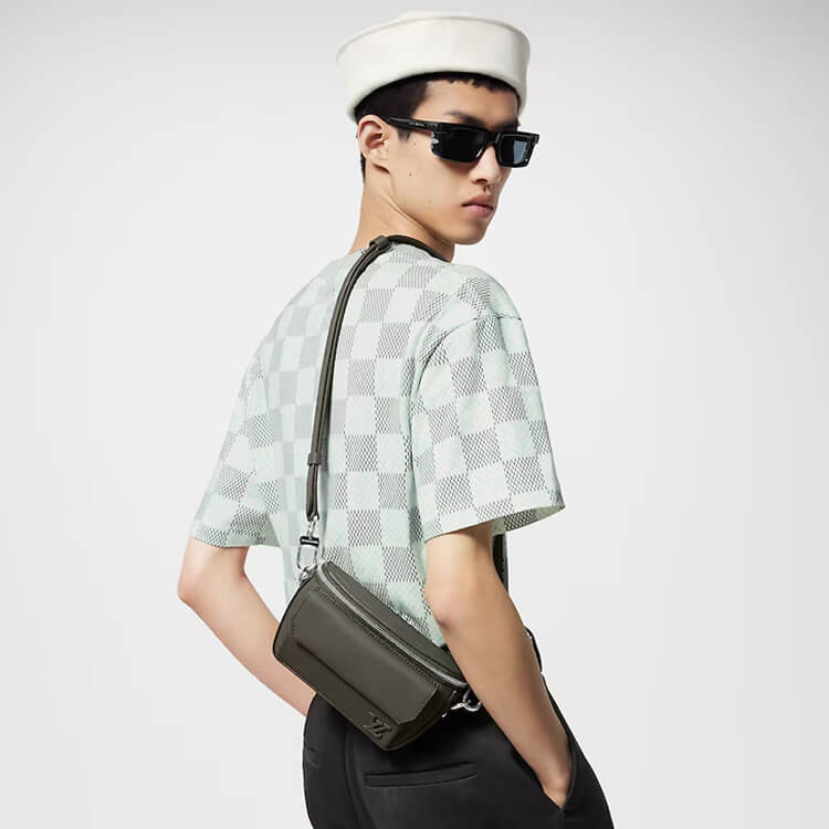 Replica LV Pilot Wearable Wallet M83560 (8)