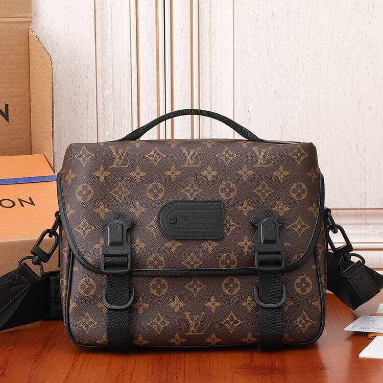 Replica LV Trail Messenger M46972 (2)