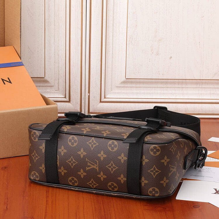 Replica LV Trail Messenger M46972 (5)