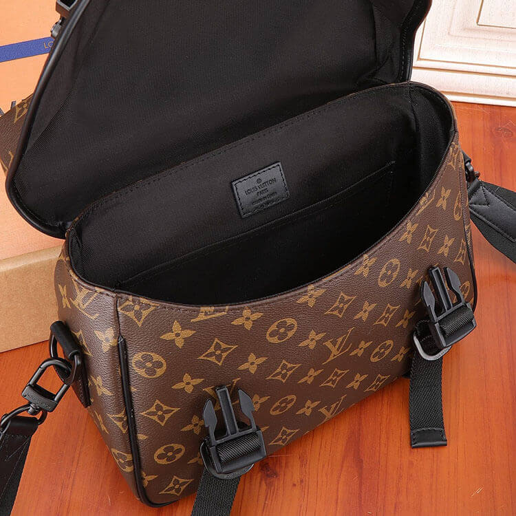 Replica LV Trail Messenger M46972 (6)