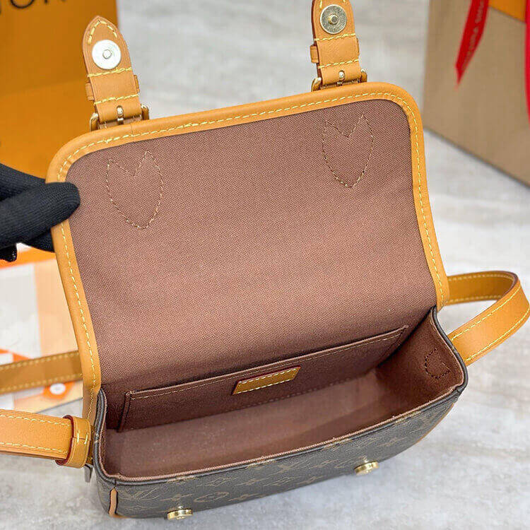 Replica LV Satchel Wearable Wallet M26805 (6)